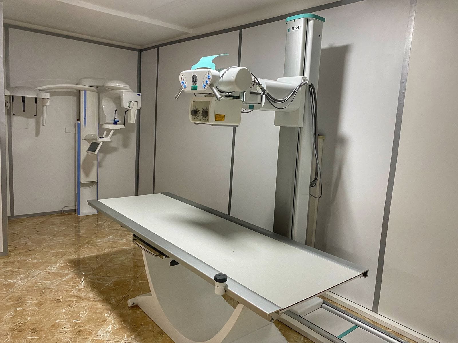 Salle de radiographie numérique du Centre Kiss De Radiologie